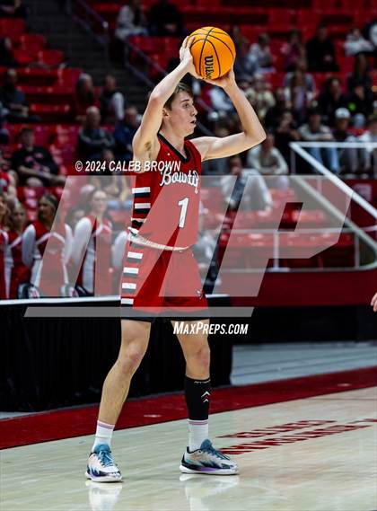 Thumbnail 2 in Highland vs. Bountiful (UHSAA 5A Quarterfinal) photogallery.