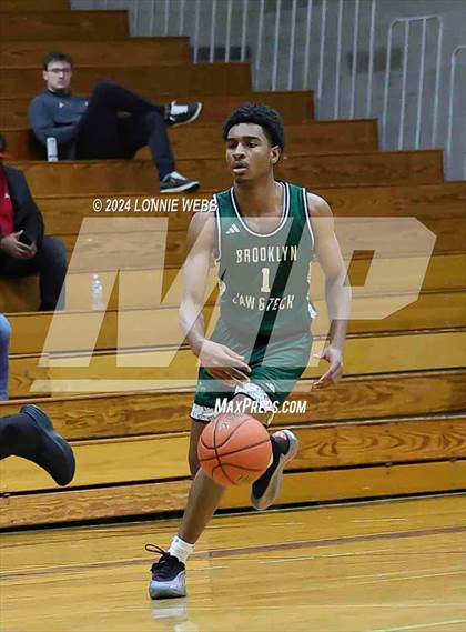 Thumbnail 2 in St. Anthony's vs. Brooklyn Law & Tech (New York Holiday Invitational) photogallery.