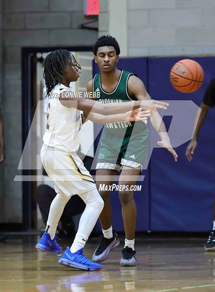 Thumbnail 3 in St. Anthony's vs. Brooklyn Law & Tech (New York Holiday Invitational) photogallery.