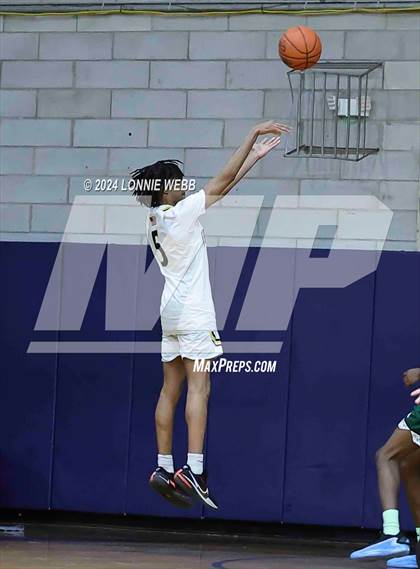 Thumbnail 2 in St. Anthony's vs. Brooklyn Law & Tech (New York Holiday Invitational) photogallery.