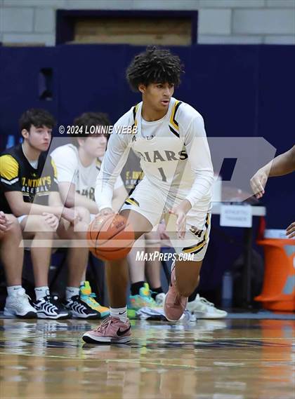 Thumbnail 1 in St. Anthony's vs. Brooklyn Law & Tech (New York Holiday Invitational) photogallery.