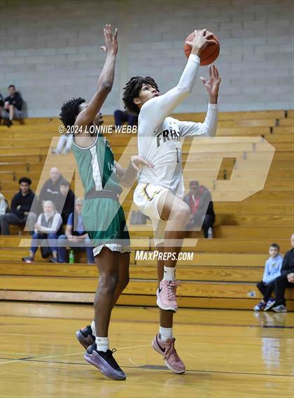 Thumbnail 2 in St. Anthony's vs. Brooklyn Law & Tech (New York Holiday Invitational) photogallery.