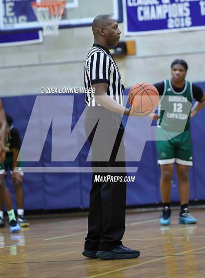Thumbnail 3 in St. Anthony's vs. Brooklyn Law & Tech (New York Holiday Invitational) photogallery.