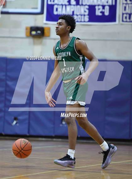 Thumbnail 1 in St. Anthony's vs. Brooklyn Law & Tech (New York Holiday Invitational) photogallery.