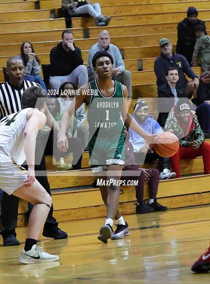 Thumbnail 3 in St. Anthony's vs. Brooklyn Law & Tech (New York Holiday Invitational) photogallery.