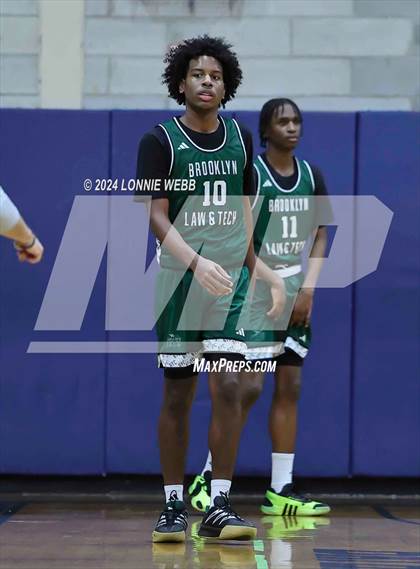 Thumbnail 2 in St. Anthony's vs. Brooklyn Law & Tech (New York Holiday Invitational) photogallery.