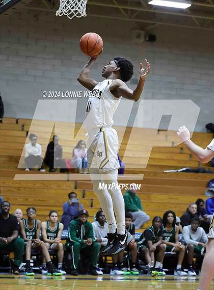 Thumbnail 3 in St. Anthony's vs. Brooklyn Law & Tech (New York Holiday Invitational) photogallery.
