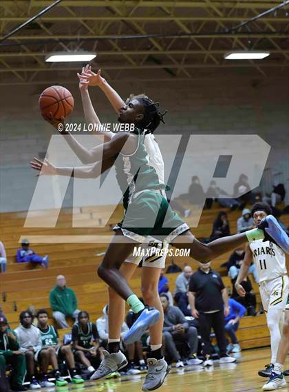 Thumbnail 2 in St. Anthony's vs. Brooklyn Law & Tech (New York Holiday Invitational) photogallery.