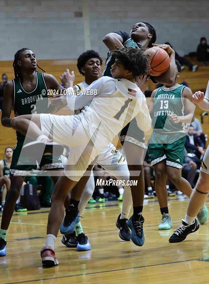 Thumbnail 2 in St. Anthony's vs. Brooklyn Law & Tech (New York Holiday Invitational) photogallery.