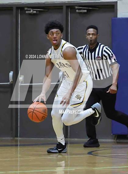 Thumbnail 2 in St. Anthony's vs. Brooklyn Law & Tech (New York Holiday Invitational) photogallery.