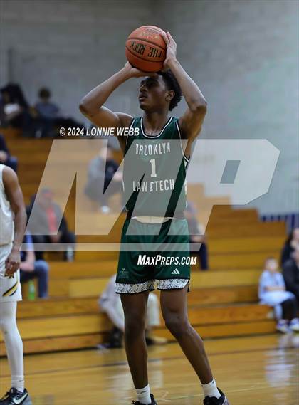 Thumbnail 3 in St. Anthony's vs. Brooklyn Law & Tech (New York Holiday Invitational) photogallery.