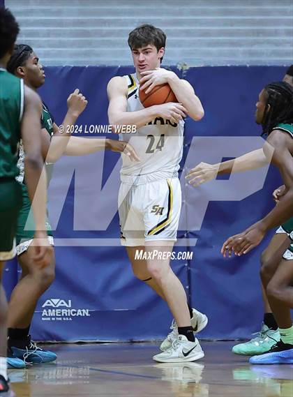 Thumbnail 3 in St. Anthony's vs. Brooklyn Law & Tech (New York Holiday Invitational) photogallery.