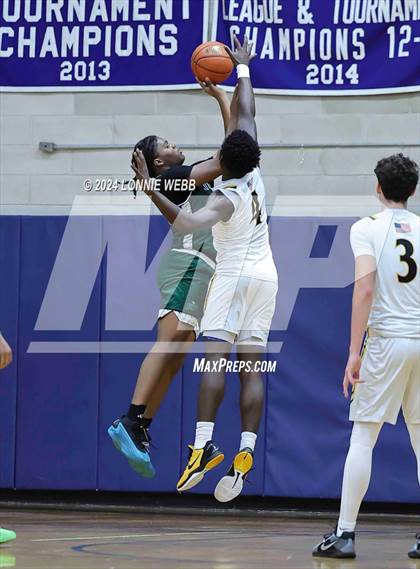 Thumbnail 1 in St. Anthony's vs. Brooklyn Law & Tech (New York Holiday Invitational) photogallery.