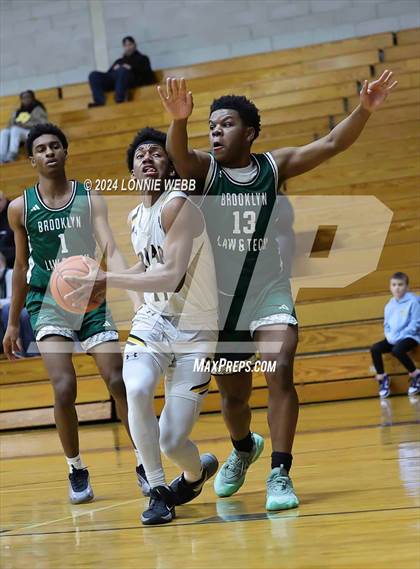Thumbnail 3 in St. Anthony's vs. Brooklyn Law & Tech (New York Holiday Invitational) photogallery.