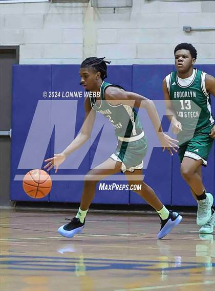 Thumbnail 2 in St. Anthony's vs. Brooklyn Law & Tech (New York Holiday Invitational) photogallery.