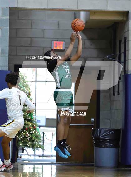 Thumbnail 2 in St. Anthony's vs. Brooklyn Law & Tech (New York Holiday Invitational) photogallery.
