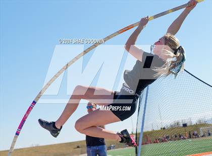 Thumbnail 2 in Skyridge Tri Meet (Pole Vault)  photogallery.