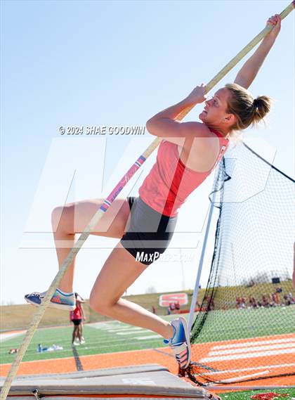 Thumbnail 2 in Skyridge Tri Meet (Pole Vault)  photogallery.
