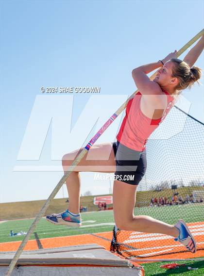 Thumbnail 1 in Skyridge Tri Meet (Pole Vault)  photogallery.