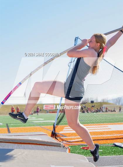 Thumbnail 2 in Skyridge Tri Meet (Pole Vault)  photogallery.