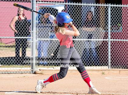 Thumbnail 1 in Elizabeth @ Sand Creek photogallery.