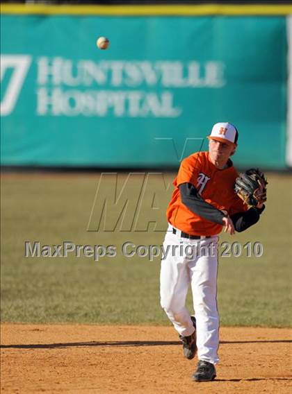 Thumbnail 1 in Hoover vs. Madison Academy photogallery.