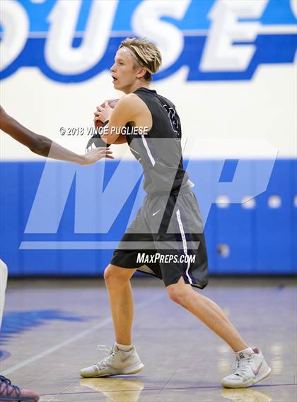Thumbnail 3 in Camarillo vs. Campbell Hall (2018 Burbank Bulldog Tournament Final) photogallery.