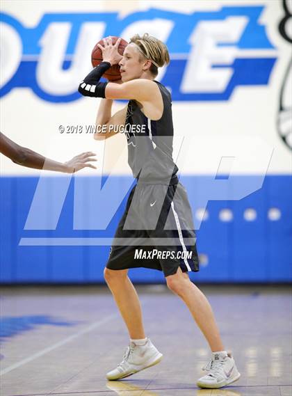 Thumbnail 2 in Camarillo vs. Campbell Hall (2018 Burbank Bulldog Tournament Final) photogallery.