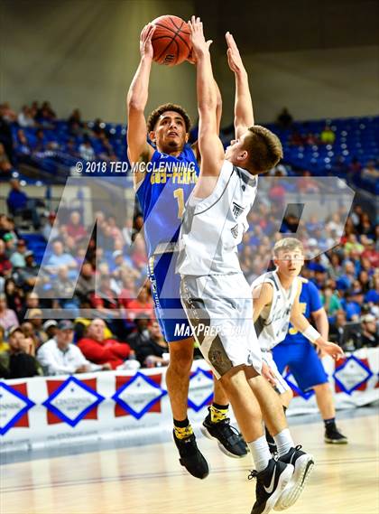 Thumbnail 2 in Izard County vs. Guy-Perkins (AAA 1A Final) photogallery.