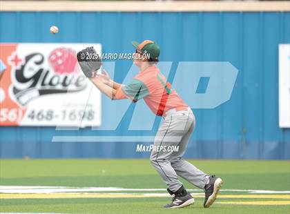 Thumbnail 3 in Pioneer vs. Harlingen South (UIL Baseball Bi-District 5A D2) photogallery.