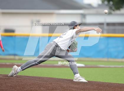 Thumbnail 2 in Pioneer vs. Harlingen South (UIL Baseball Bi-District 5A D2) photogallery.