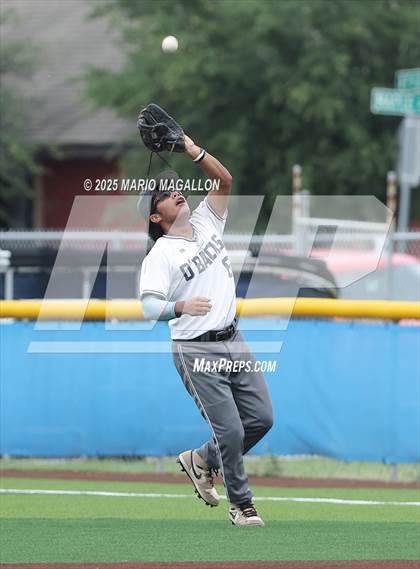 Thumbnail 2 in Pioneer vs. Harlingen South (UIL Baseball Bi-District 5A D2) photogallery.