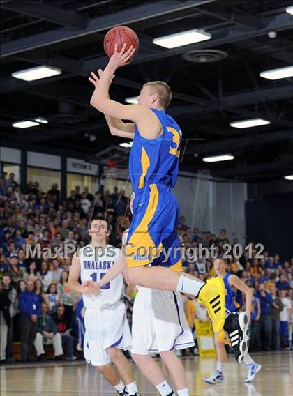 Thumbnail 2 in Rice Lake vs. Onalaska (WIAA D2 Sectional Semifinal) photogallery.