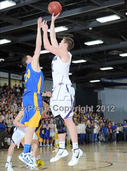 Thumbnail 2 in Rice Lake vs. Onalaska (WIAA D2 Sectional Semifinal) photogallery.