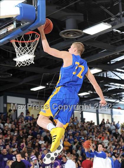 Thumbnail 2 in Rice Lake vs. Onalaska (WIAA D2 Sectional Semifinal) photogallery.