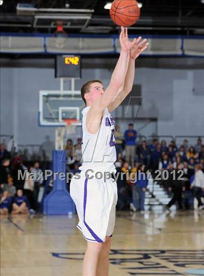 Thumbnail 2 in Rice Lake vs. Onalaska (WIAA D2 Sectional Semifinal) photogallery.