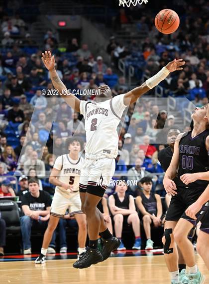 Thumbnail 3 in Clarendon vs LaPoyner (UIL 2A State Semifinal) photogallery.