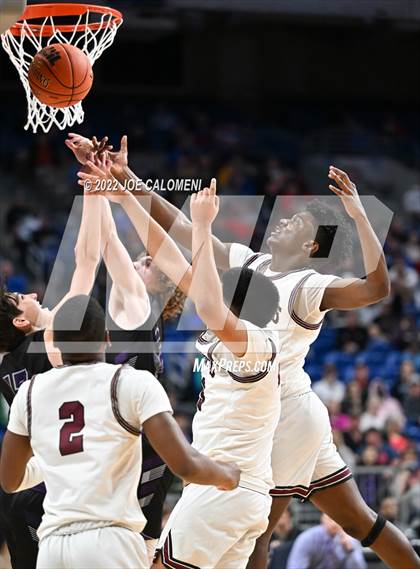 Thumbnail 1 in Clarendon vs LaPoyner (UIL 2A State Semifinal) photogallery.