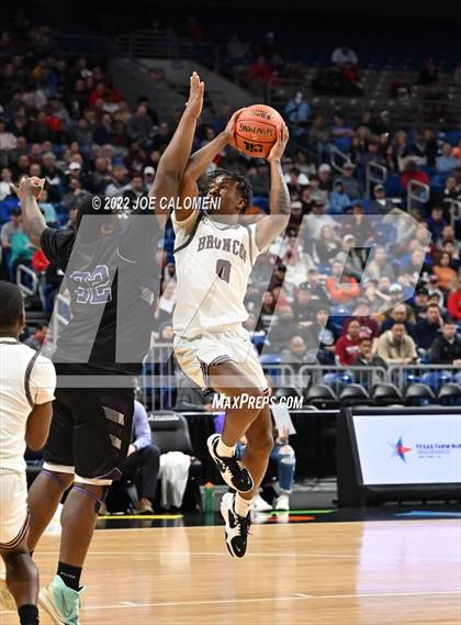 Thumbnail 1 in Clarendon vs LaPoyner (UIL 2A State Semifinal) photogallery.