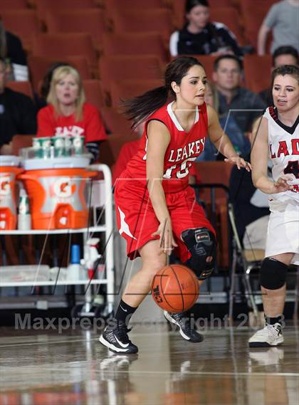 Thumbnail 2 in Whitharral vs. Leakey (UIL 1A Semifinal) photogallery.