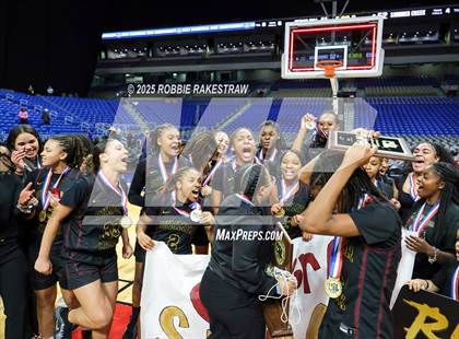 Thumbnail 1 in Summer Creek vs. Cedar Hill (UIL 6A Basketball Division I Final Medal Ceremony) photogallery.