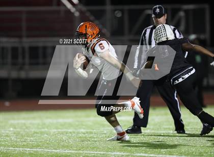 Thumbnail 3 in Versailles vs. Harvest Prep (OHSAA D5 State Semi Final) photogallery.