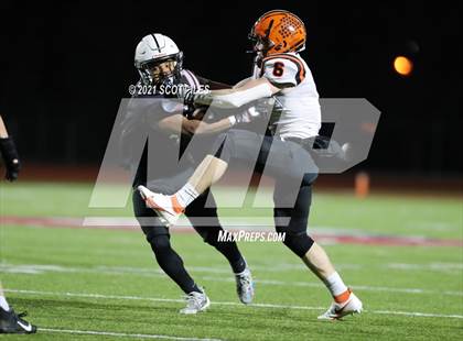 Thumbnail 3 in Versailles vs. Harvest Prep (OHSAA D5 State Semi Final) photogallery.