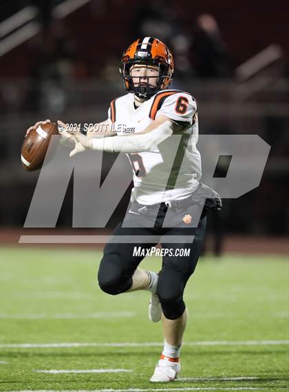 Thumbnail 3 in Versailles vs. Harvest Prep (OHSAA D5 State Semi Final) photogallery.
