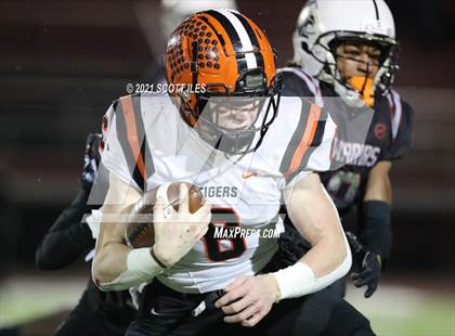 Thumbnail 1 in Versailles vs. Harvest Prep (OHSAA D5 State Semi Final) photogallery.