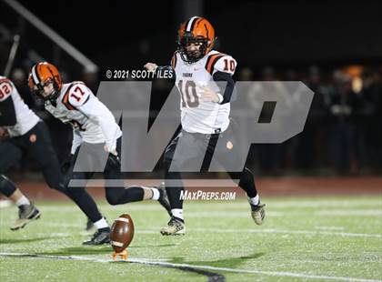 Thumbnail 2 in Versailles vs. Harvest Prep (OHSAA D5 State Semi Final) photogallery.