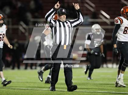 Thumbnail 1 in Versailles vs. Harvest Prep (OHSAA D5 State Semi Final) photogallery.