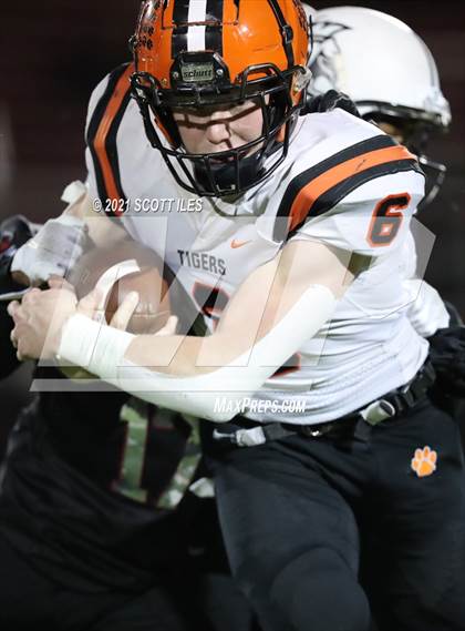 Thumbnail 3 in Versailles vs. Harvest Prep (OHSAA D5 State Semi Final) photogallery.