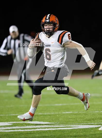 Thumbnail 1 in Versailles vs. Harvest Prep (OHSAA D5 State Semi Final) photogallery.