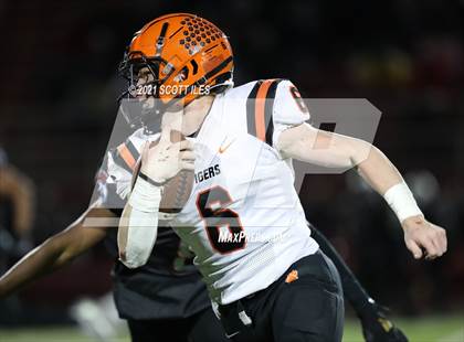 Thumbnail 2 in Versailles vs. Harvest Prep (OHSAA D5 State Semi Final) photogallery.